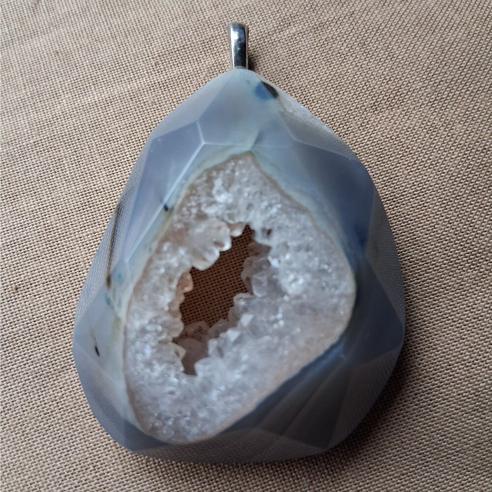 Druzy Pendant Gray Faceted 1.75" Silver Tone Bail Agate Geode‎